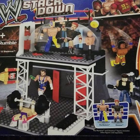 WWE Stackdown Train and Tumble Playset with Rey Mysterio and Sheamus - Picture 3 of 6